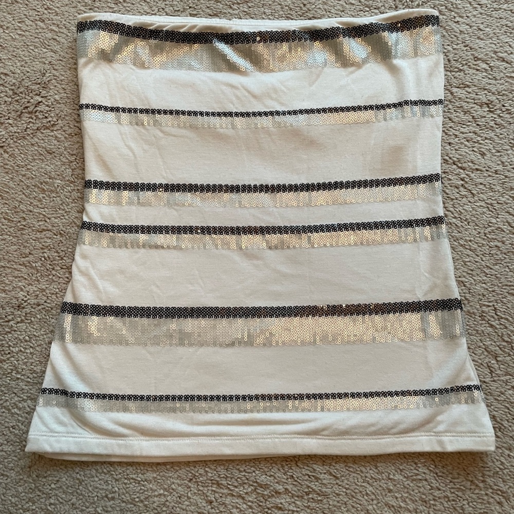 CACHE WHITE STRAPLESS TOP W/ BLACK & SILVER SEQUIN TINY STRIPES
